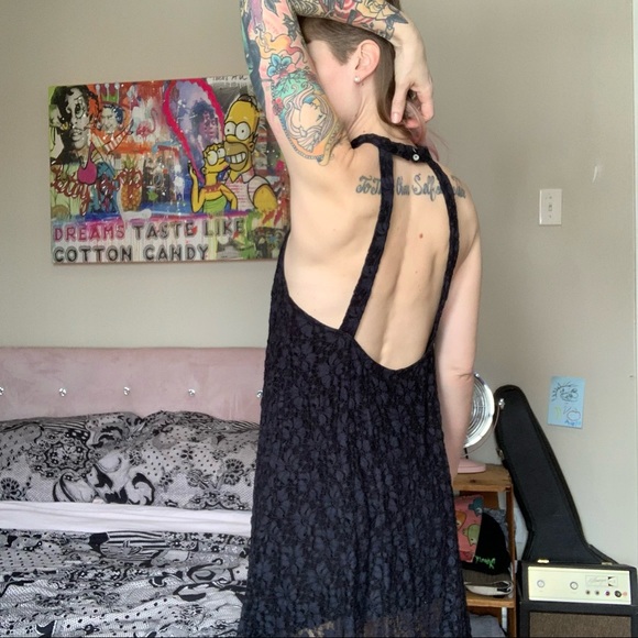 Lace flower overlay dress with open back 🖤 - Picture 4 of 12